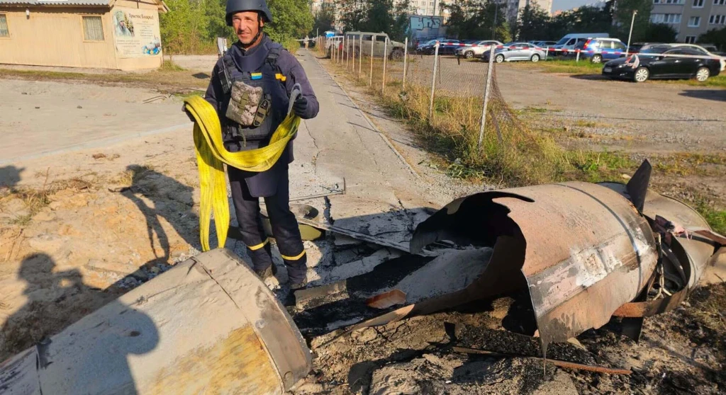 У Києві серед будинків виявили балістичну ракету з нездетонованою бойовою частиною