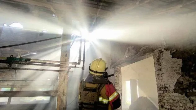 Вибухи в Києві 2 жовтня: нове влучання в Південний міст, пошкоджено багатоповерхівку